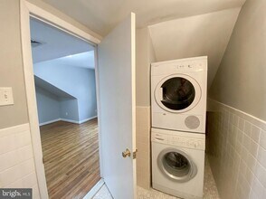 713 Walnut St in Philadelphia, PA - Building Photo - Building Photo