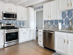 75 Circle Beach Rd in Madison, CT - Building Photo - Building Photo