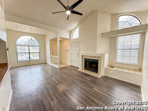 9704 Valley Crest in San Antonio, TX - Building Photo - Building Photo