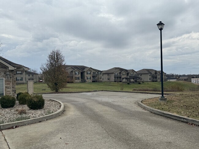 Twin Lakes Apartments in Richmond, KY - Building Photo - Building Photo