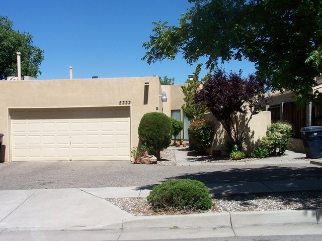 5317-5333 Heritage Way NE in Albuquerque, NM - Building Photo - Building Photo