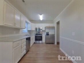 1305 Rock Knoll Dr in Charlotte, NC - Building Photo - Building Photo