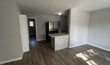 5747 Luella St, Unit 1 in Jacksonville, FL - Building Photo - Building Photo