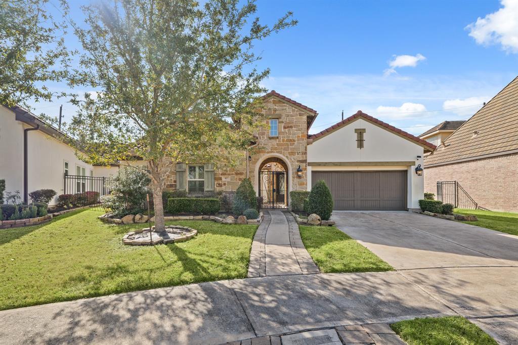 67 Quiet Vista Dr in Sugar Land, TX - Building Photo
