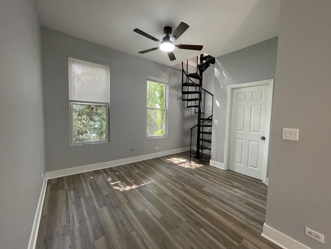 942 N Elston Ave, Unit 2R in Chicago, IL - Building Photo - Building Photo