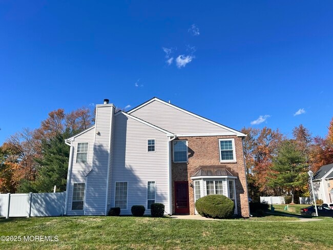 284 Fairfield Pl in Morganville, NJ - Foto de edificio - Building Photo