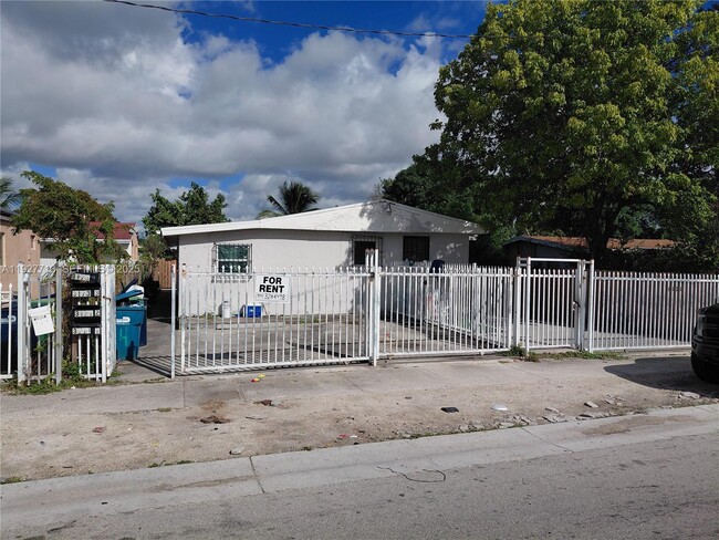 3171 NW 28th St in Miami, FL - Building Photo - Building Photo