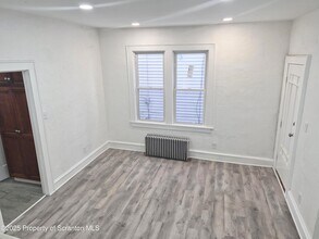 1758 Wayne Ave in Scranton, PA - Foto de edificio - Building Photo