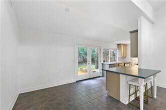 204 Maple St in St. Simons Island, GA - Building Photo - Building Photo