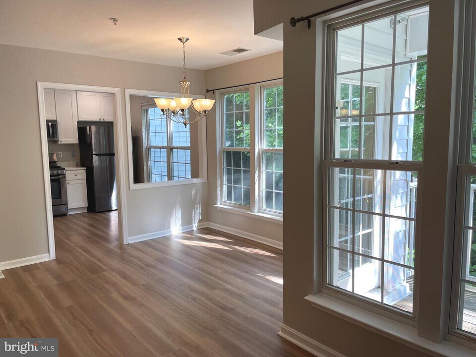 12631 Fair Crest Ct-Unit -302 in Fairfax, VA - Building Photo