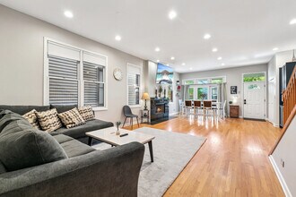 4038 W Addison St in Chicago, IL - Building Photo - Building Photo