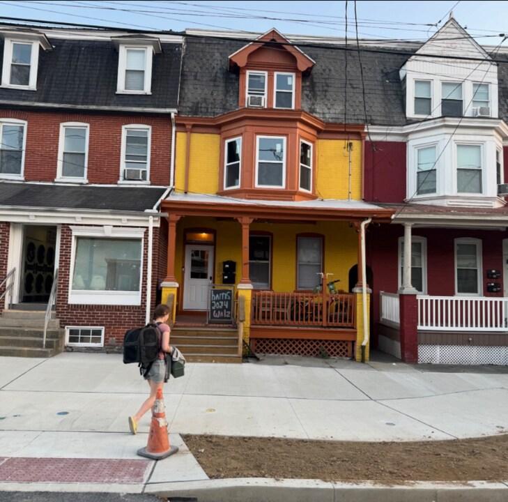 350 E New St in Lancaster, PA - Building Photo