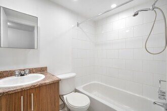 2415 Avenue Madison in Montréal, QC - Building Photo - Floor Plan