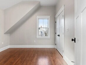 49 Pearl St, Unit 11 in Newton, MA - Building Photo - Building Photo