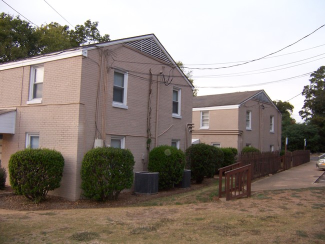 Wareingwoood Apartments in Montgomery, AL - Foto de edificio - Building Photo