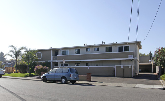 1939 Latham St in Mountain View, CA - Foto de edificio - Building Photo