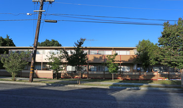 Linden Street Apartments in Hayward, CA - Foto de edificio - Building Photo