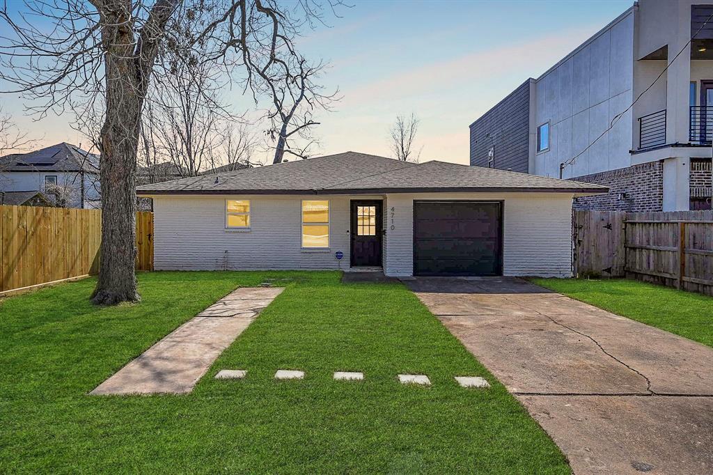 4710 Hershe St in Houston, TX - Building Photo