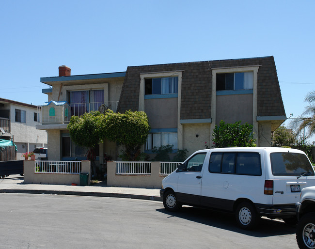 17482 Dairyview Cir in Huntington Beach, CA - Building Photo - Building Photo