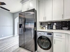 1660 SW 47th Ave in Fort Lauderdale, FL - Building Photo - Building Photo