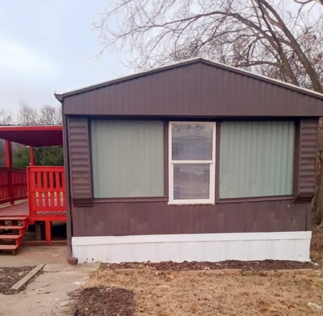 777 E Yerby St in Marshall, MO - Building Photo - Building Photo