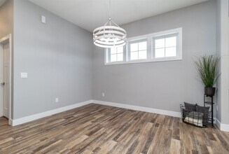 805 28th St NW in Minot, ND - Building Photo - Building Photo