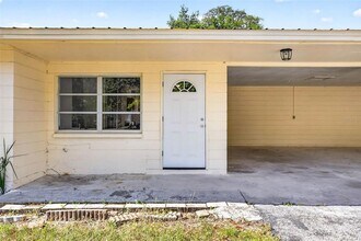 34816 Evergreen Way in Ridge Manor, FL - Foto de edificio - Building Photo