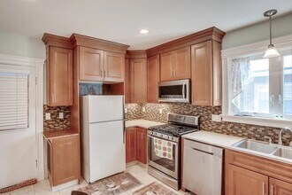 15 Indiana Ave, Unit #17 in Somerville, MA - Foto de edificio - Building Photo