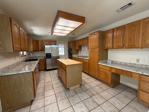 1236 E Live Oak Rd in Schertz, TX - Building Photo - Building Photo
