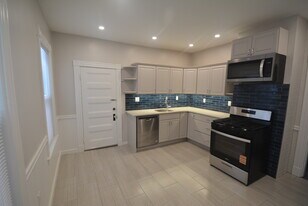 31 Claybourne St, Unit 1 in Boston, MA - Building Photo