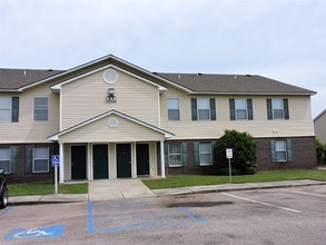 Bayview Place Apartments in Biloxi, MS - Building Photo - Building Photo