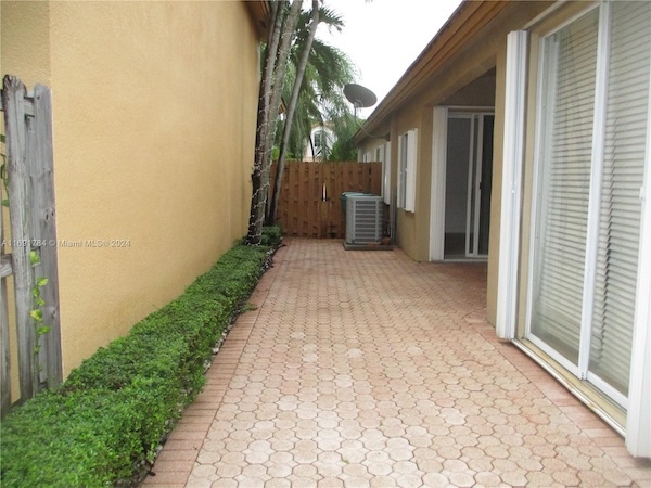 9951 NW 29th St, Unit 12 in Doral, FL - Building Photo