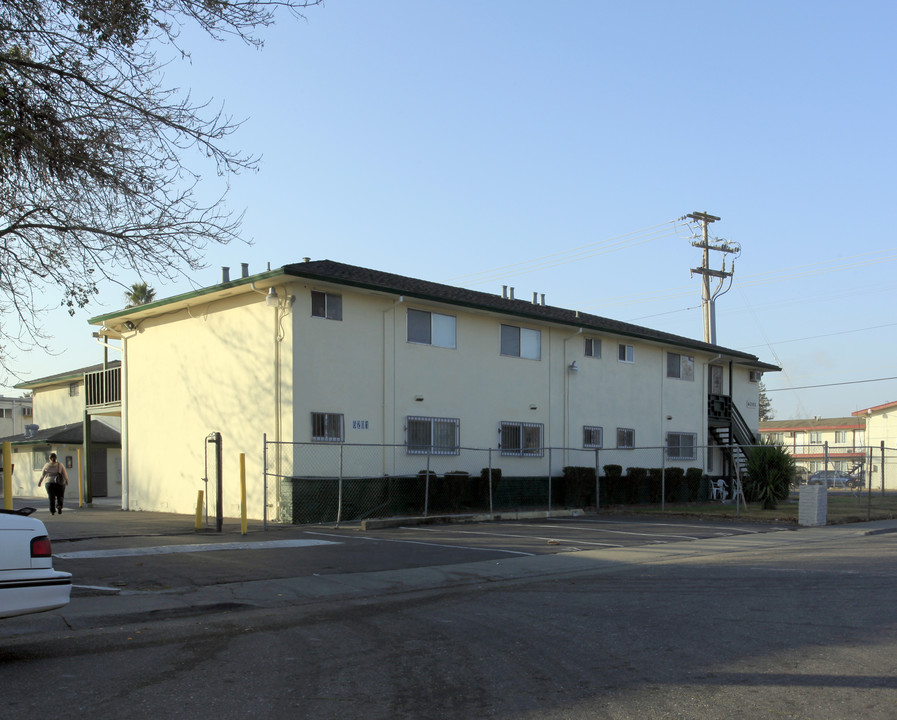 6201 Martin Luther King Jr Blvd in Sacramento, CA - Building Photo