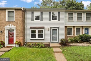 8353 Fern Leaf Ct in Springfield, VA - Building Photo