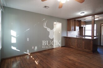 9312 Mahler Pl in The Village, OK - Building Photo - Building Photo