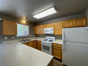 76 E Center St in La Verkin, UT - Building Photo - Building Photo