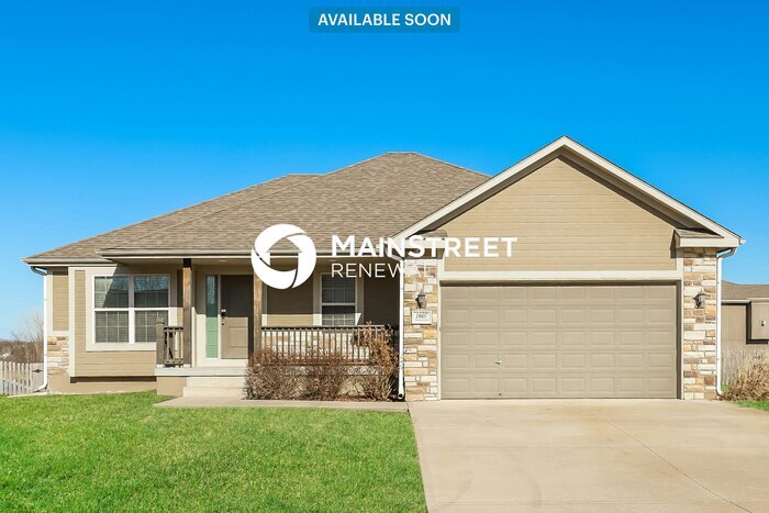 1607 Fairway Ct in Pleasant Hill, MO - Building Photo
