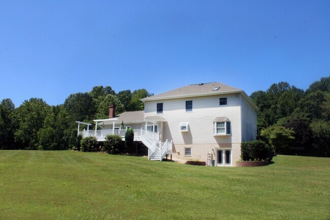8843 Stratford Ct in Owings, MD - Building Photo - Building Photo