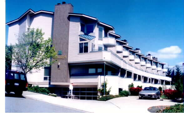 Galleria Condominiums in Kirkland, WA - Building Photo