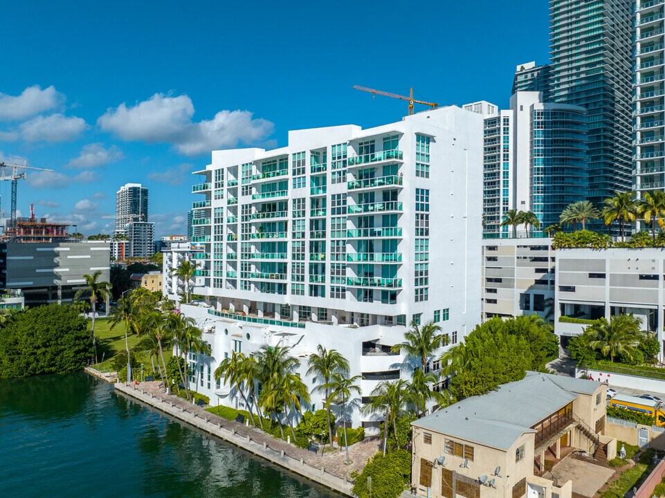 Moon Bay in Miami, FL - Building Photo