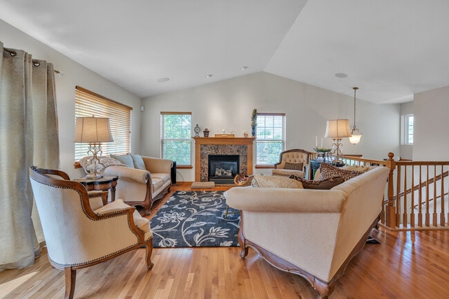 3003 Saganashkee Ln in Naperville, IL - Building Photo - Building Photo