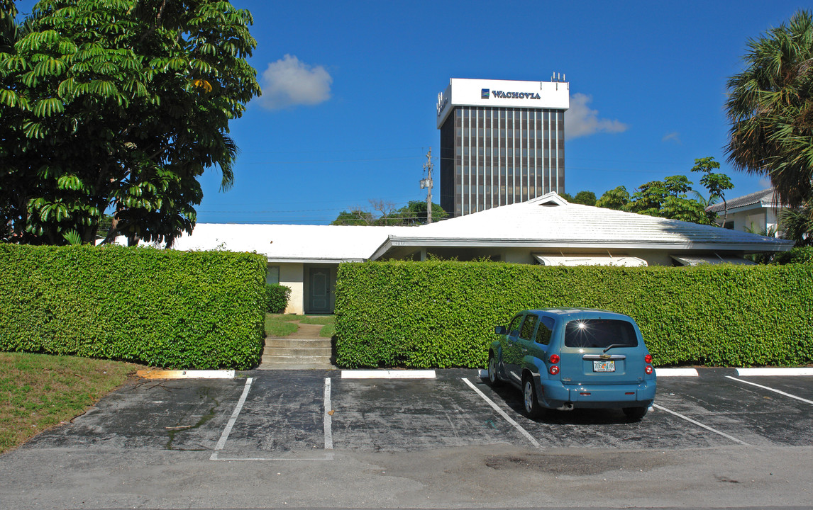 4813 NE 21st Ave in Fort Lauderdale, FL - Building Photo