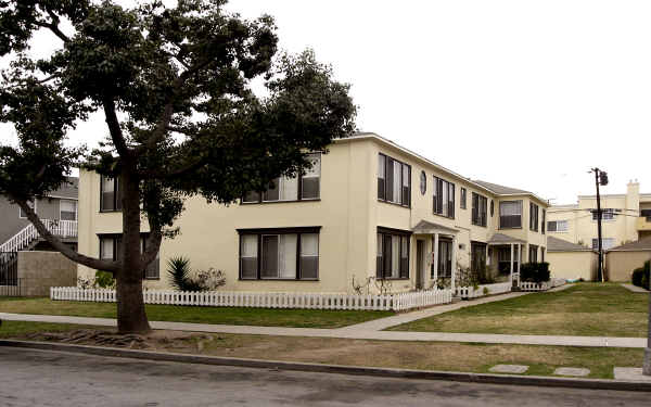 4621 N Banner Dr in Long Beach, CA - Building Photo