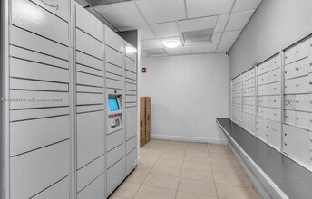 36 NW 6th Ave in Miami, FL - Foto de edificio - Building Photo