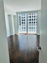 500 Brickell Ave, Unit 2106 in Miami, FL - Building Photo - Building Photo