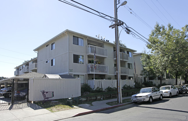 Birchtree Apartments in Concord, CA - Building Photo - Building Photo