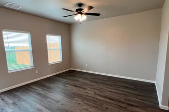 7702 Westhall Pl in Oklahoma City, OK - Building Photo - Building Photo