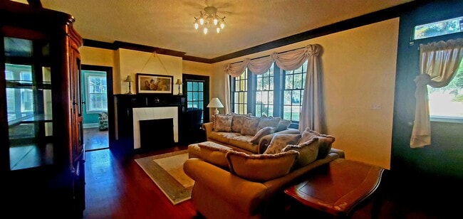 property at 704 N Jefferson St