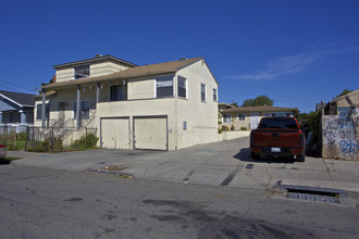 9940 D St in Oakland, CA - Foto de edificio - Building Photo