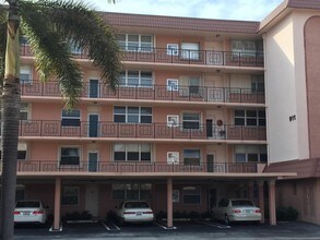 911 Gardenia Dr-Unit -148 in Delray Beach, FL - Foto de edificio - Building Photo